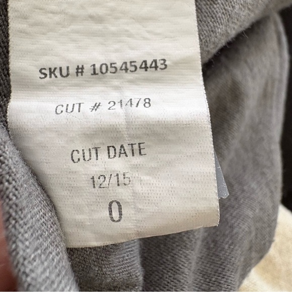 Torrid Graphic Tee Sz 0 La Calavera Skull Rose Gray Dia de los Muertos Goth - Picture 5 of 7